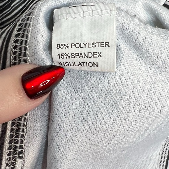 Ecowish Womens Medium Strapless Ruffle White & Dark Gray Abstract Printed Romper - Picture 5 of 5